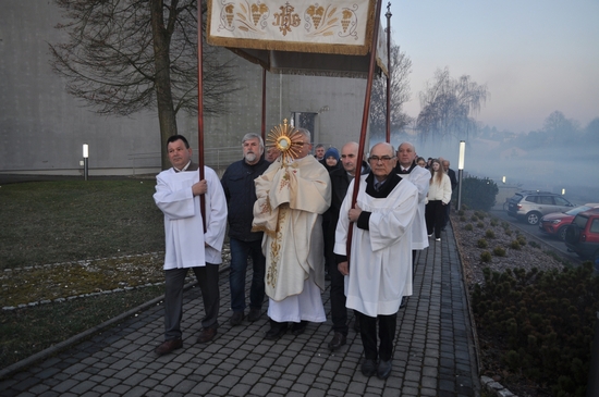 Zdjęcia z Liturgii Wielkiej Soboty i Rezurekcji 2026 w Parafii pw. Niepokalanego Serca NMP